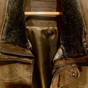 Roundtree & Yorke Brown Suede Jacket with Black Fur Collar